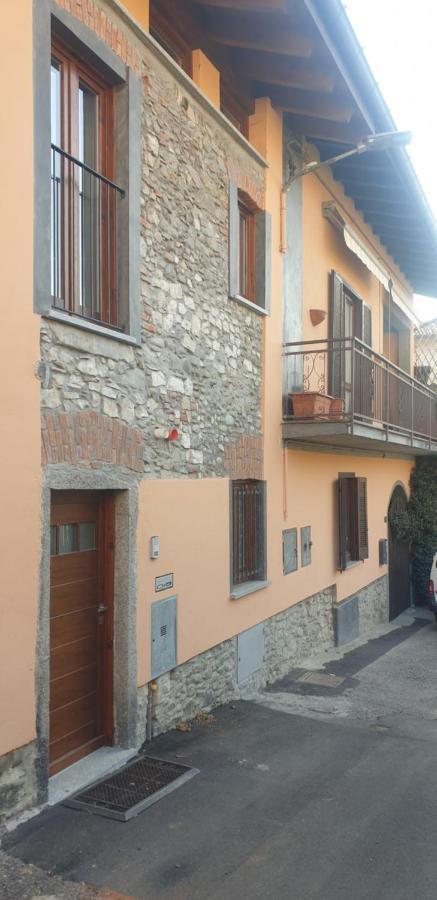 Casa Del Lago Travedona Exterior photo